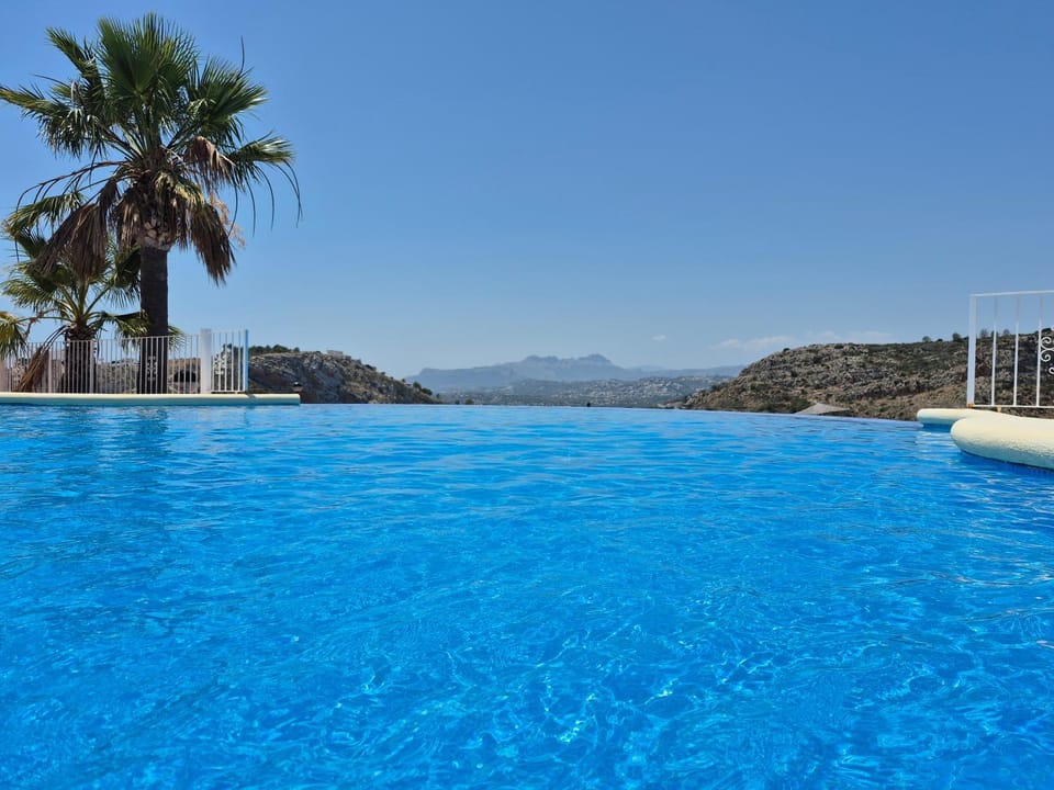 Day, Mountain view, Pool view, Swimming pool