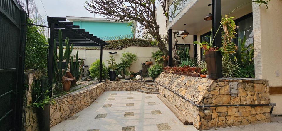 Property building, Day, Garden, Garden, Garden view