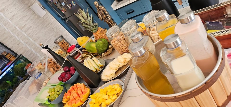 Kitchen or kitchenette, Food and drinks, Food, Breakfast, Continental breakfast, Buffet breakfast, Drinks