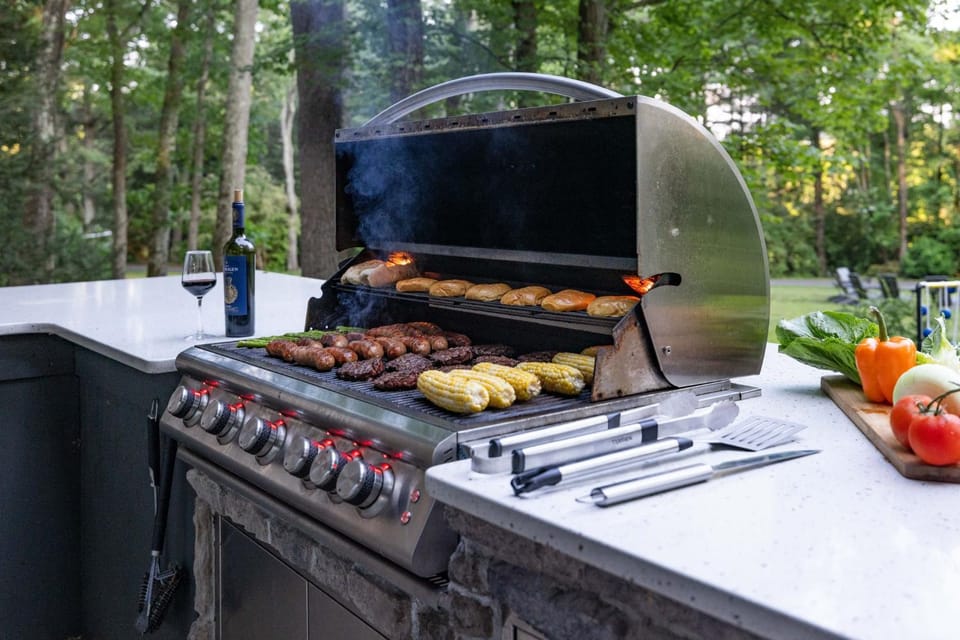 Modern Lodge on 6 acres - 15 mins to Camelback House in Pocono Mountains