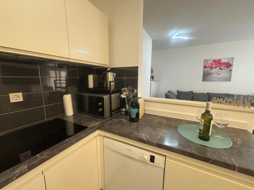 microwave, kitchen