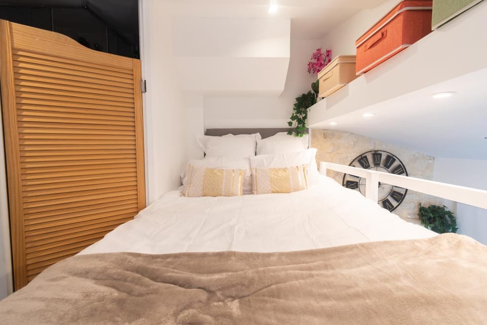 Living room, Bedroom