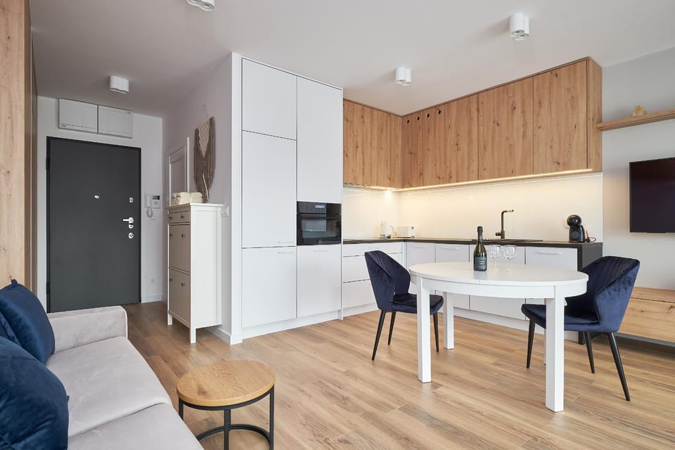 Kitchen or kitchenette, Dining area, stove