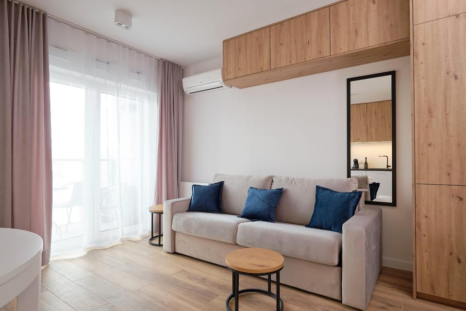 Bed, Living room, Photo of the whole room, Seating area