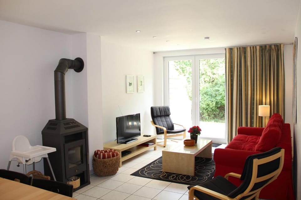 TV and multimedia, Living room, Seating area, fireplace