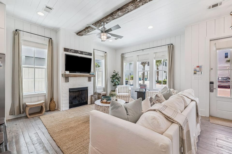 TV and multimedia, Living room, fireplace