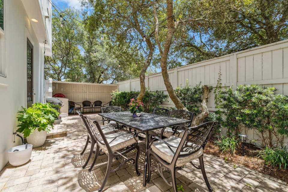 Patio, BBQ facilities, Dining area