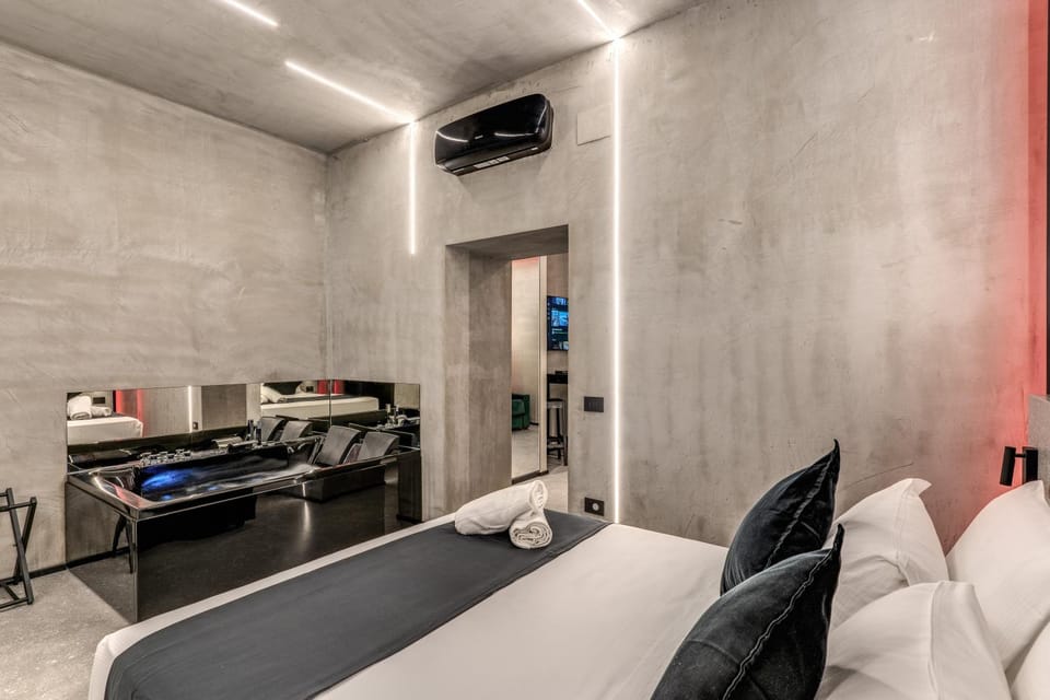 Hot Tub, TV and multimedia, towels