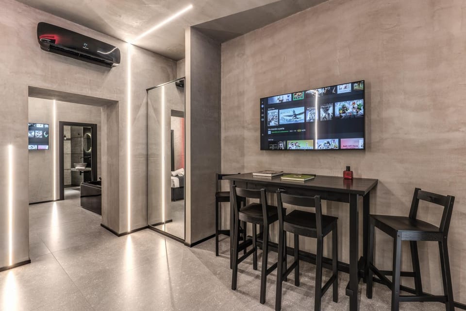 TV and multimedia, Seating area, Dining area, air conditioner