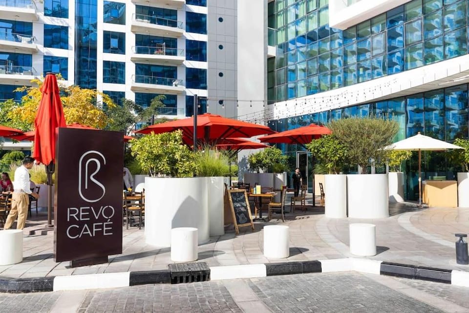 Modern 1 bedroom at Palm Jumeirah Apartment in Dubai