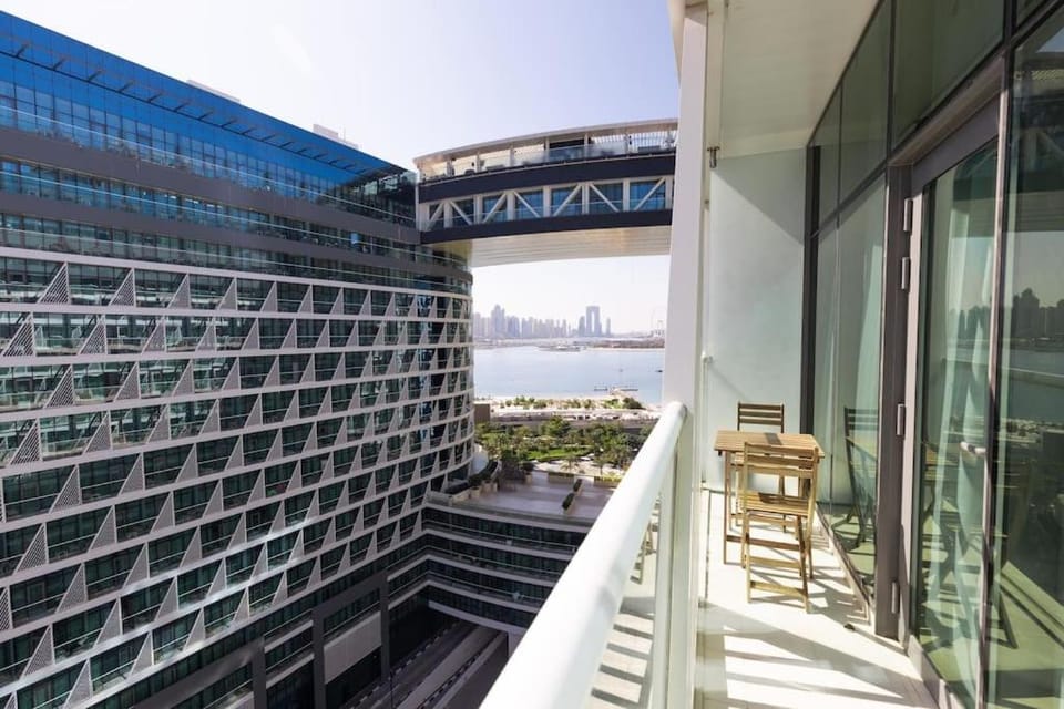 Modern 1 bedroom at Palm Jumeirah Apartment in Dubai