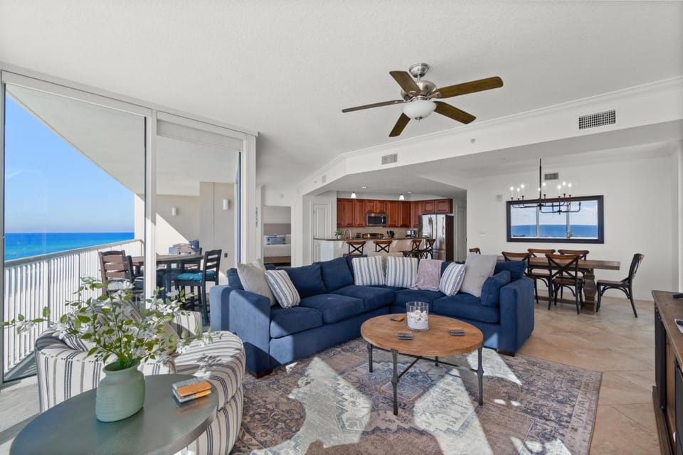View (from property/room), Balcony/Terrace, Living room, Sea view