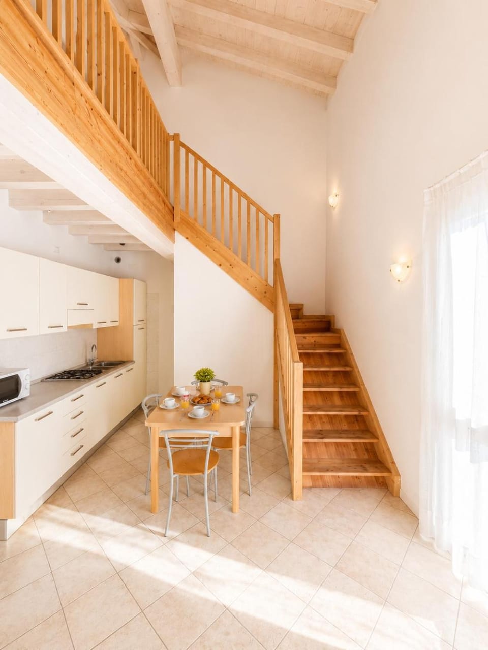 Kitchen or kitchenette, Dining area, stove