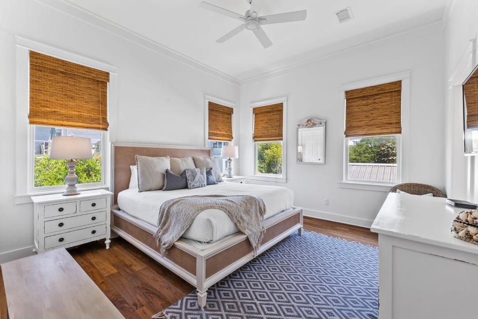 Bed, TV and multimedia, Balcony/Terrace, Bedroom