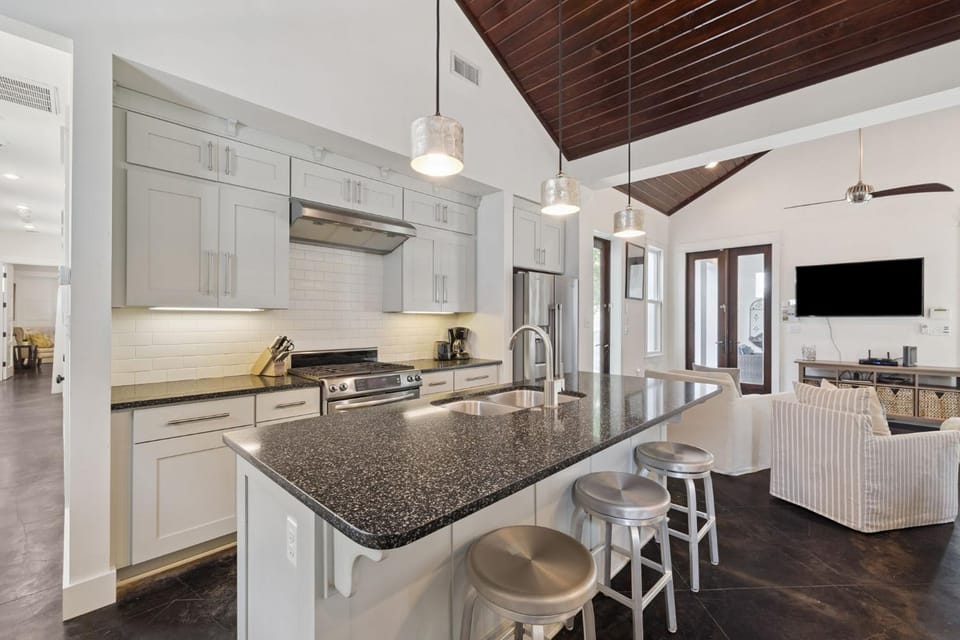 Seating area, kitchen