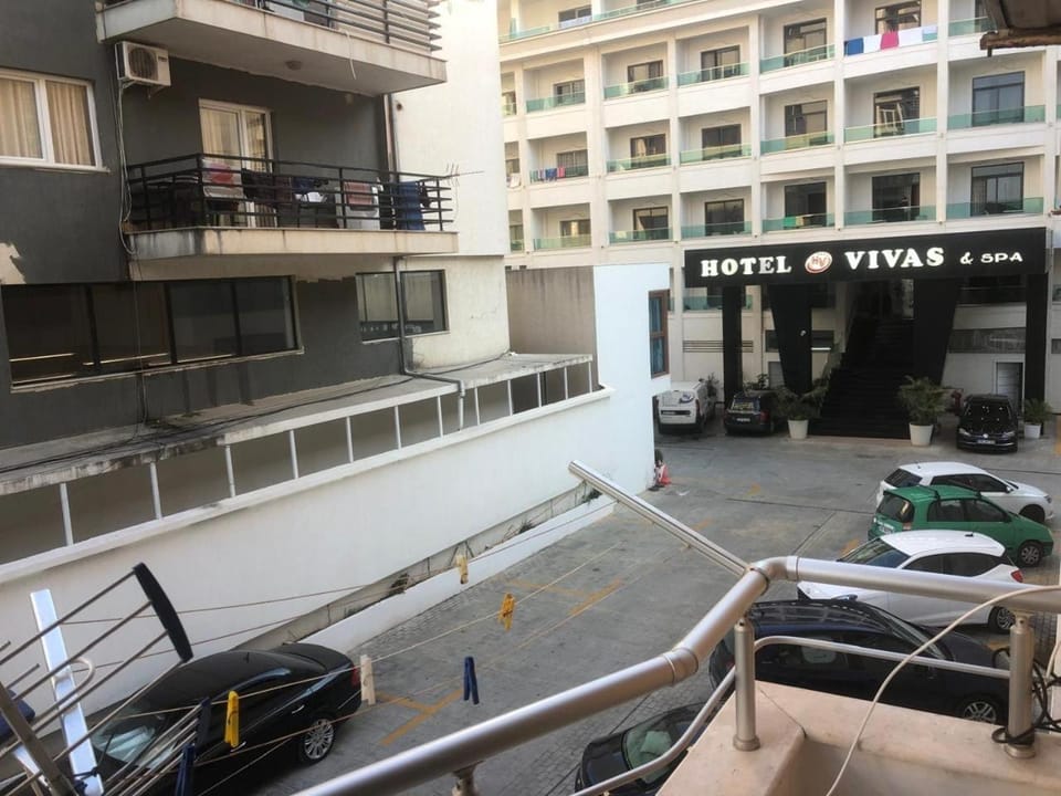 Property building, Summer, Balcony/Terrace, Location