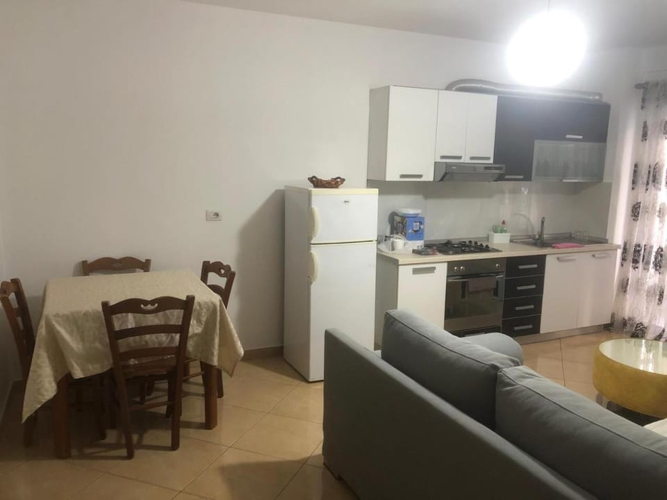 Kitchen or kitchenette, Living room, Dining area, minibar, oven, stove