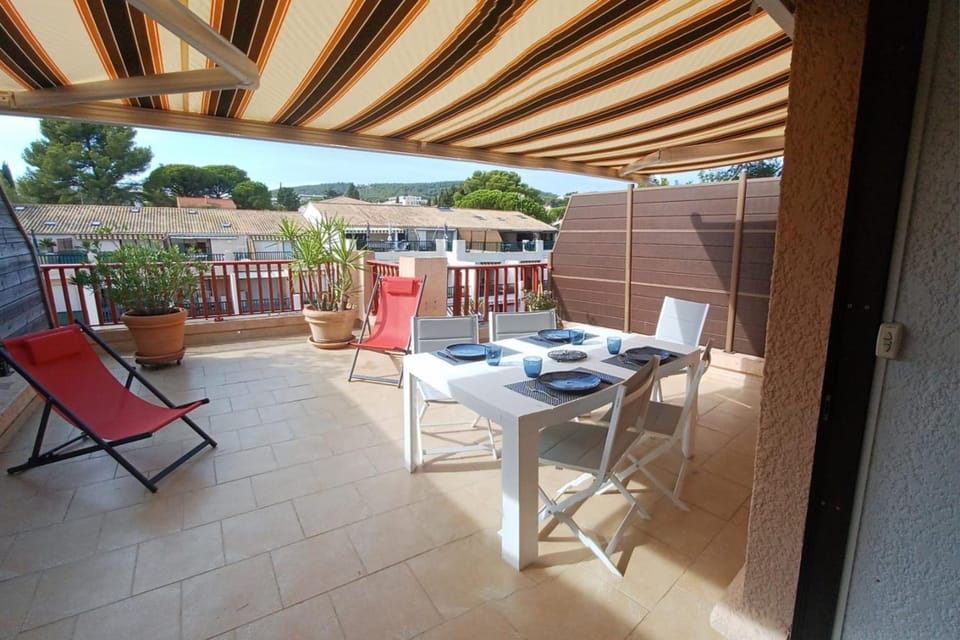 Nice apartment with pool - near the beach Apartment in French Riviera