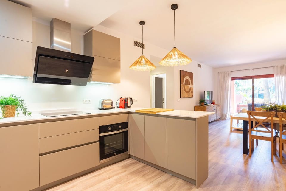 Kitchen or kitchenette, Dining area, dishwasher, minibar, pet friendly, stove