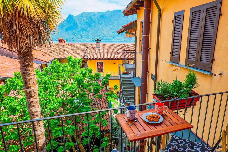 Balcony/Terrace, Lake view, Mountain view