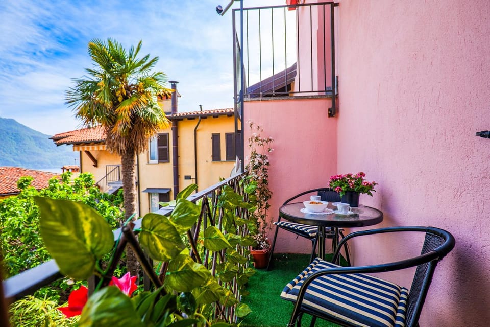 Balcony/Terrace, Lake view, Mountain view