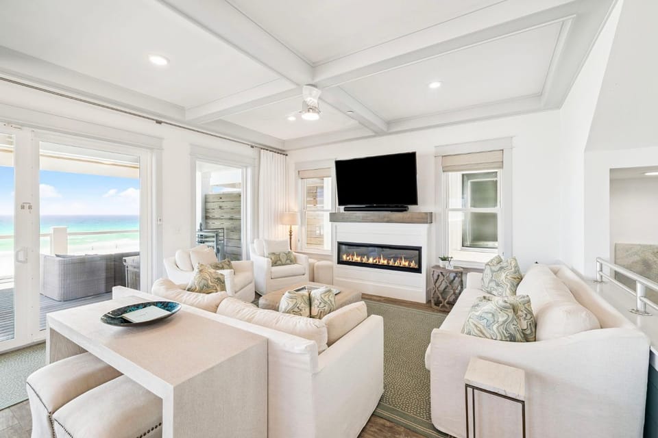 TV and multimedia, View (from property/room), Living room, Sea view, fireplace