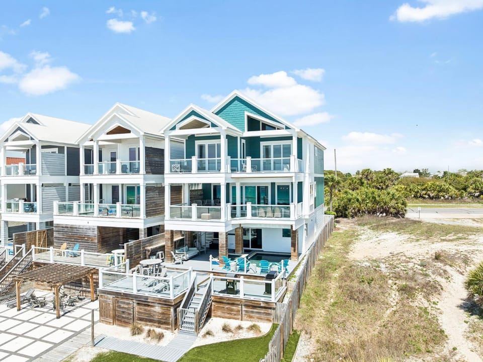 Property building, Natural landscape, Bird's eye view, Swimming pool