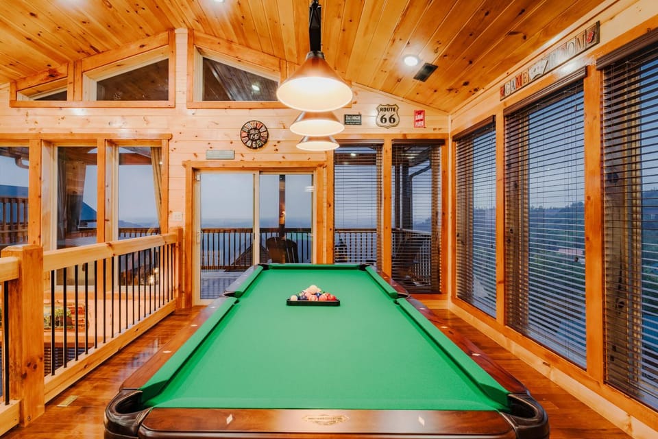 Billiard, Game Room