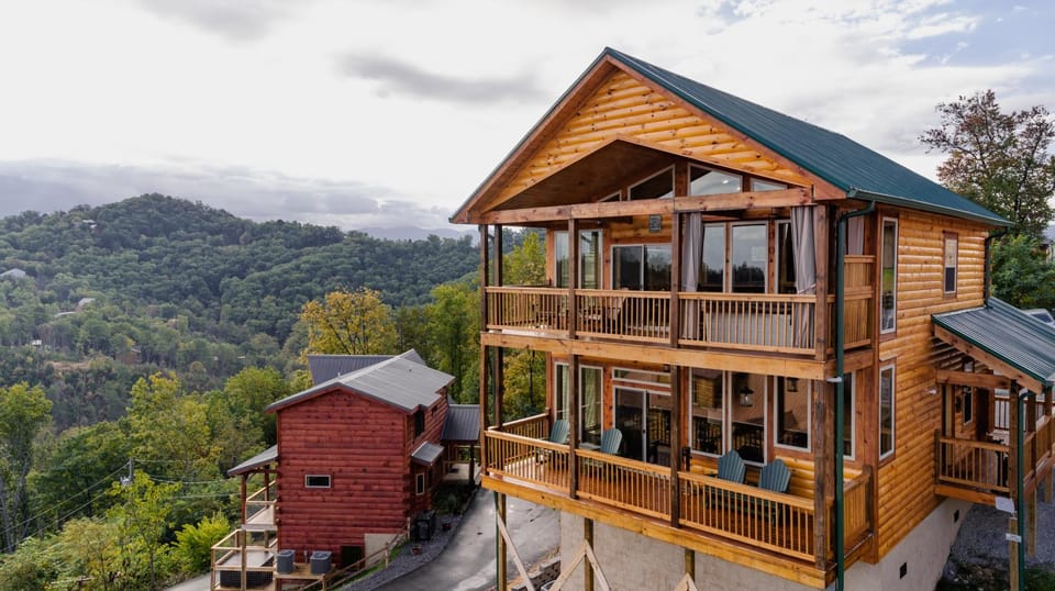 Property building, Balcony/Terrace, Mountain view
