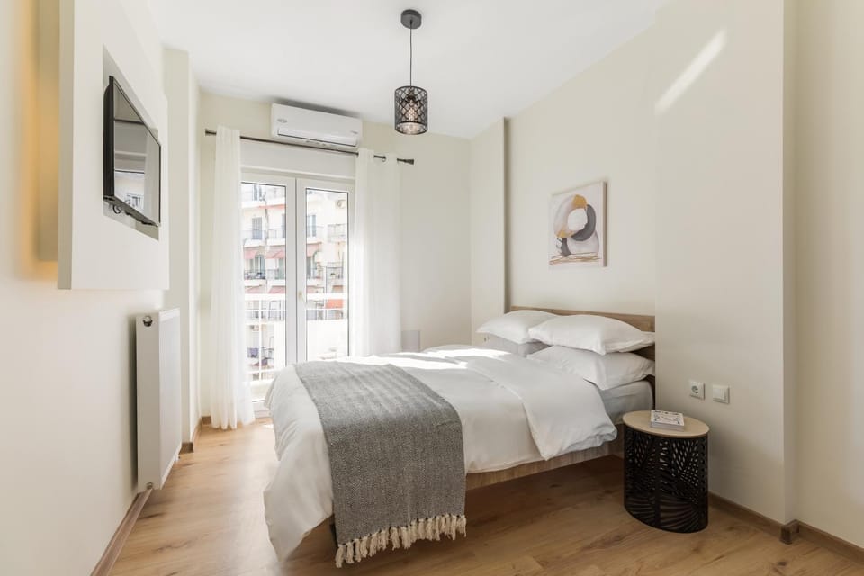 TV and multimedia, Photo of the whole room, Bedroom, air conditioner