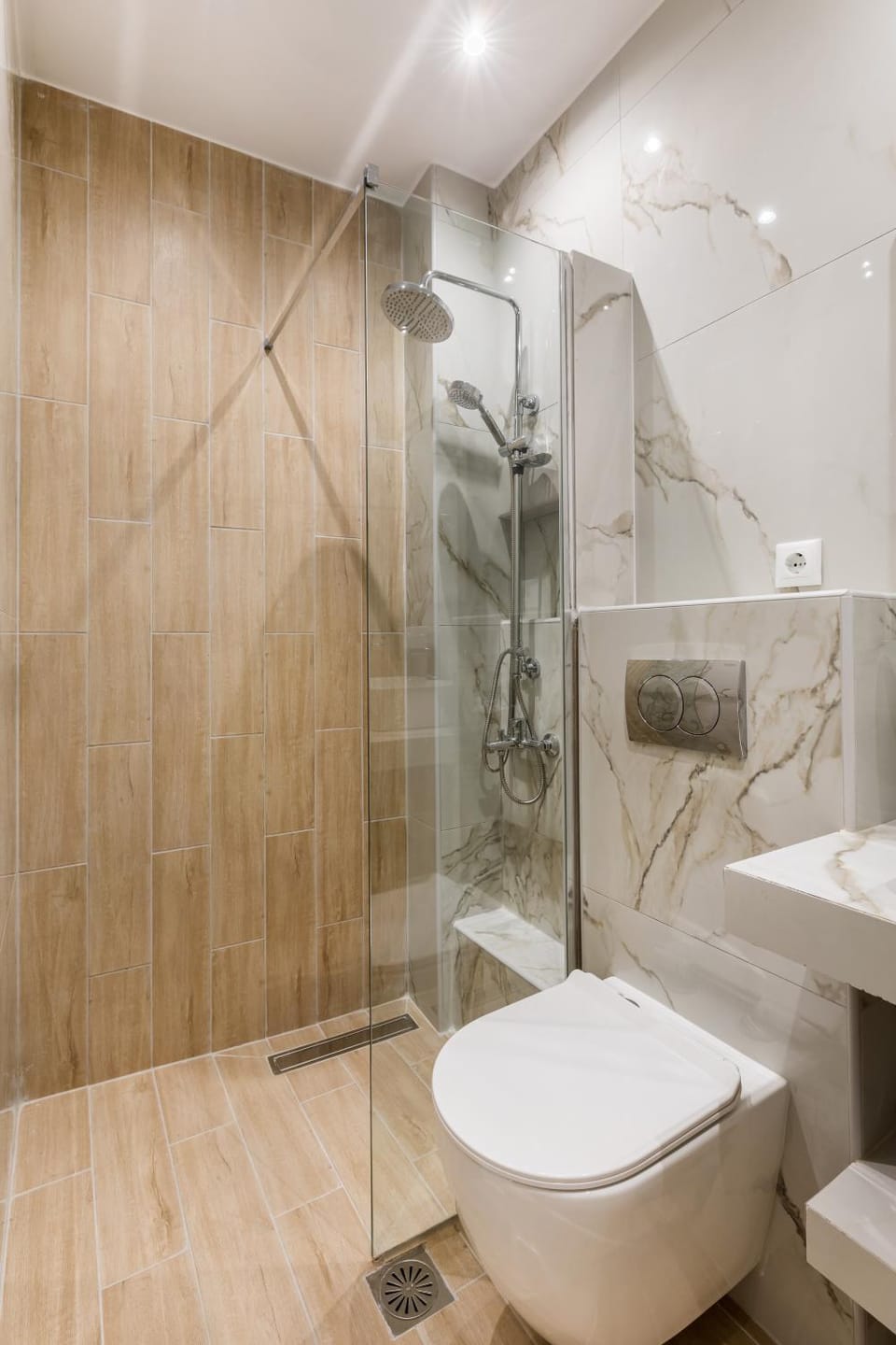 Shower, Toilet, towels