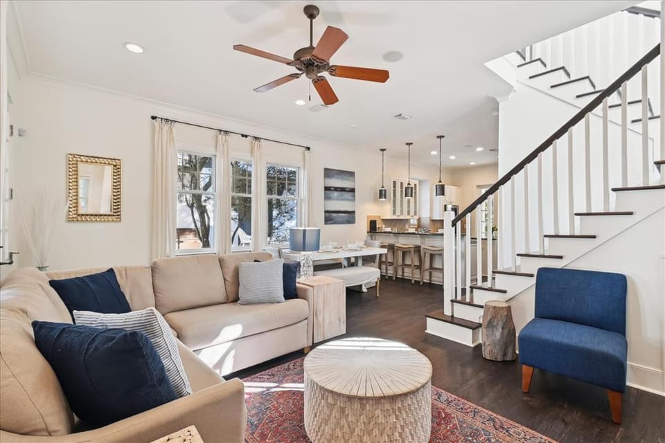 Living room, pet friendly