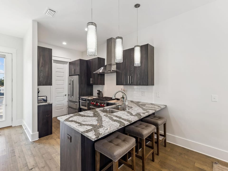 Kitchen or kitchenette, Seating area, kitchen
