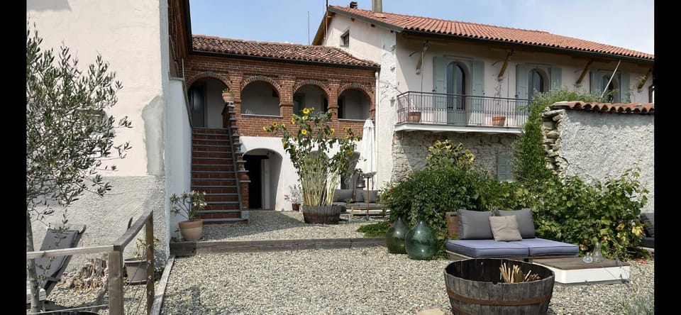 Property building, Patio, Day, Garden, Garden view