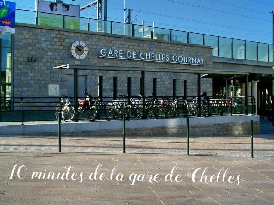 Studio SPA Le Petit Clos Villa in Chelles