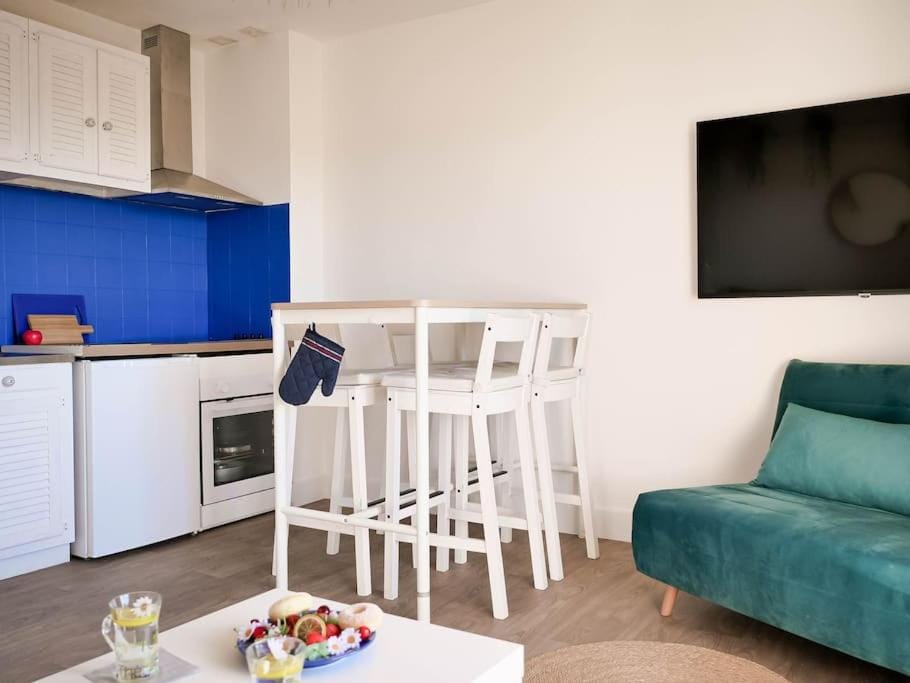 Appartement détente avec vue sur le petit port Apartment in Hyères