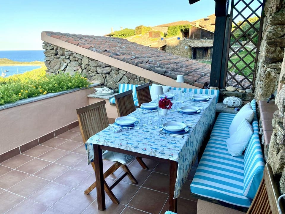 View (from property/room), Balcony/Terrace, Dining area, Sea view, Lunch