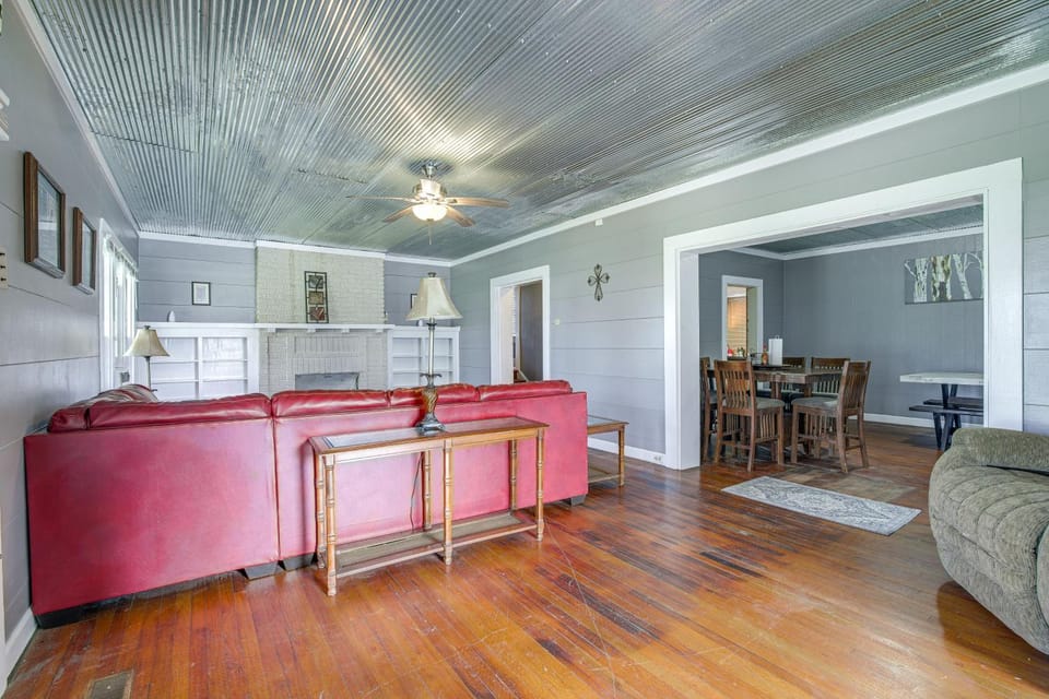 Expansive Wheatley Home ~ 65 Mi to Memphis! House in Mississippi