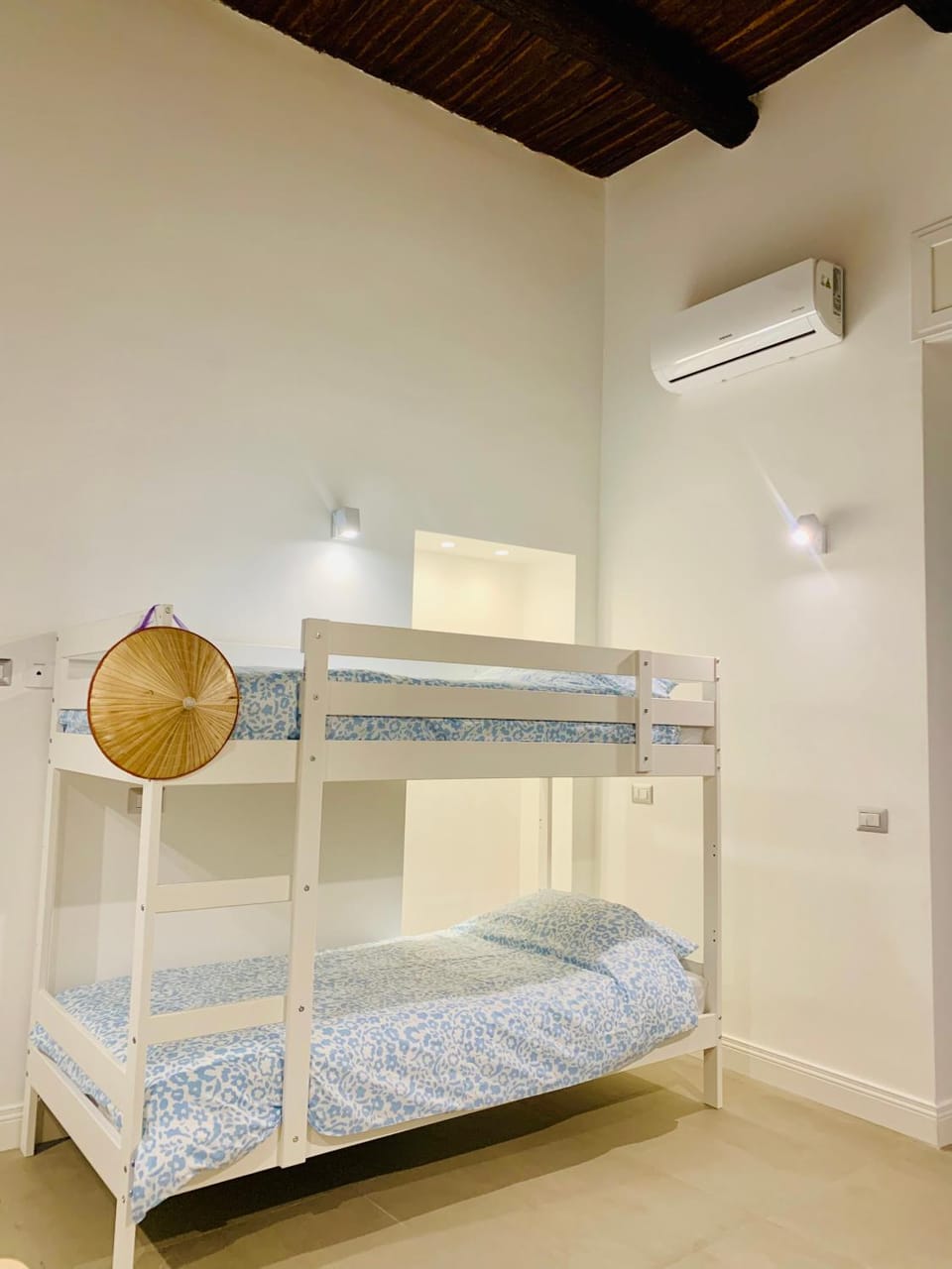 Bed, Photo of the whole room, Bedroom, bunk bed, air conditioner