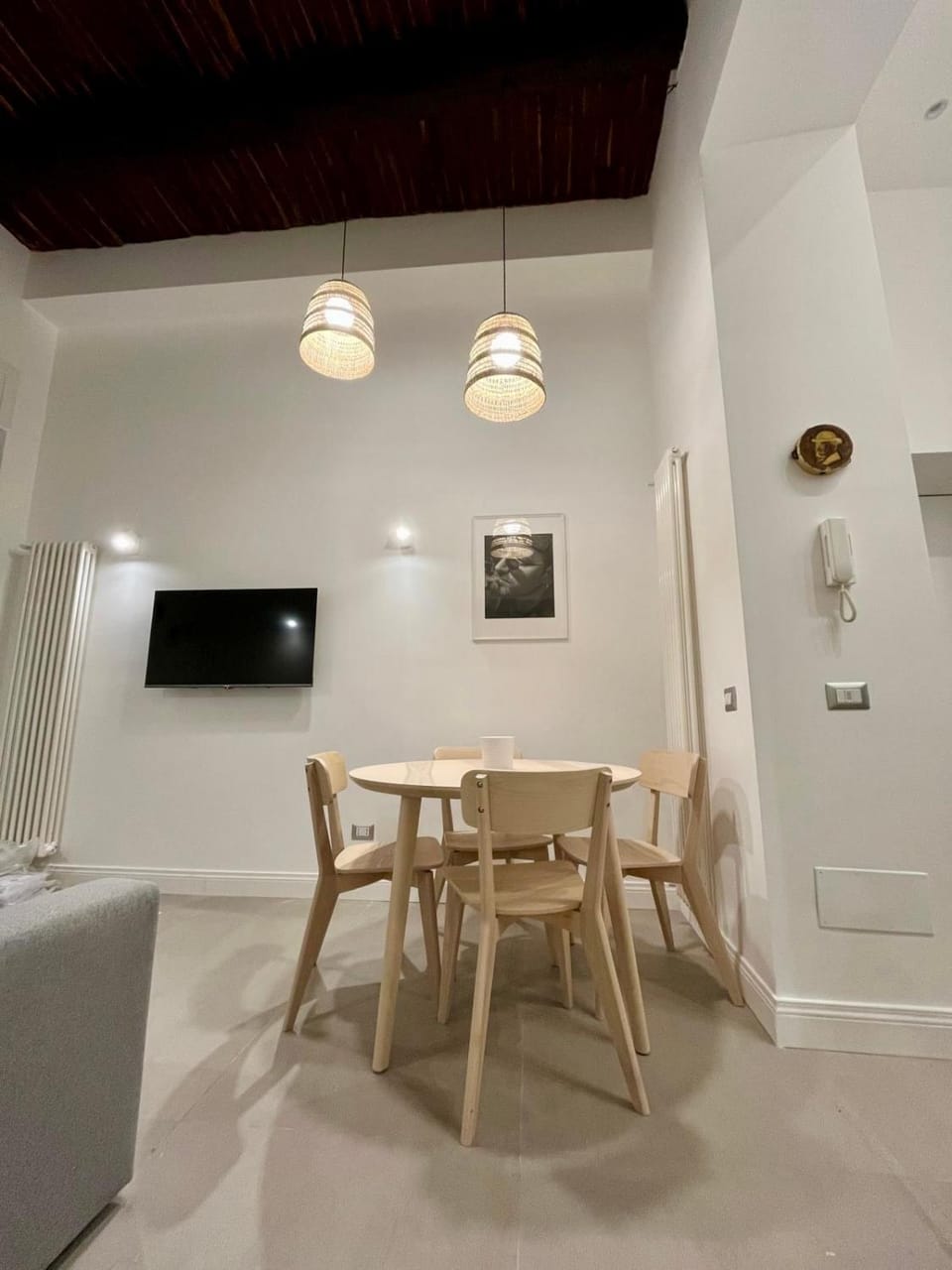 TV and multimedia, Living room, Seating area, Dining area