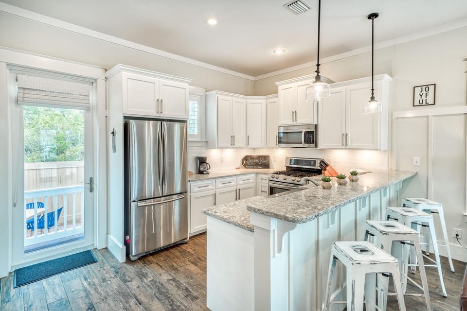 Kitchen or kitchenette, kitchen