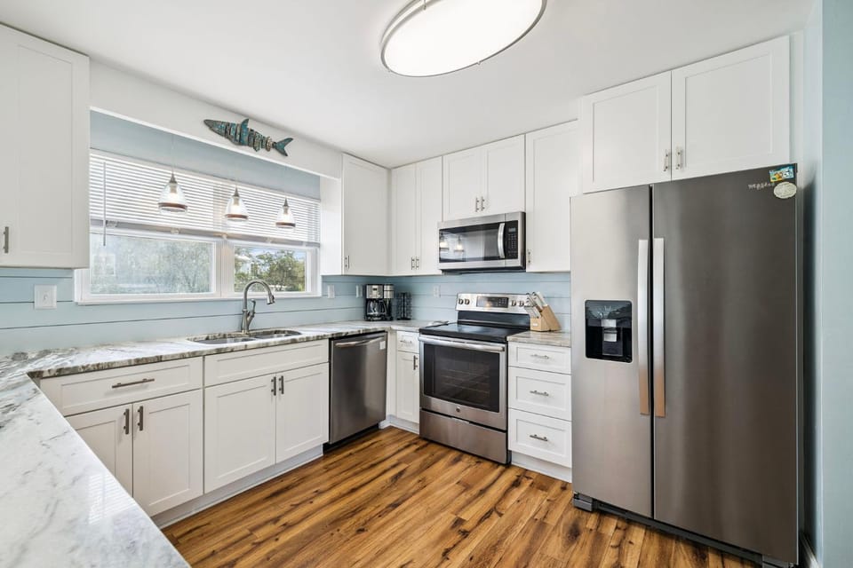 Kitchen or kitchenette, kitchen