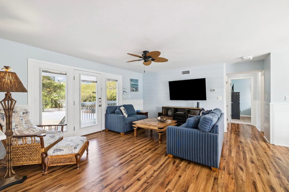 TV and multimedia, Living room, Family