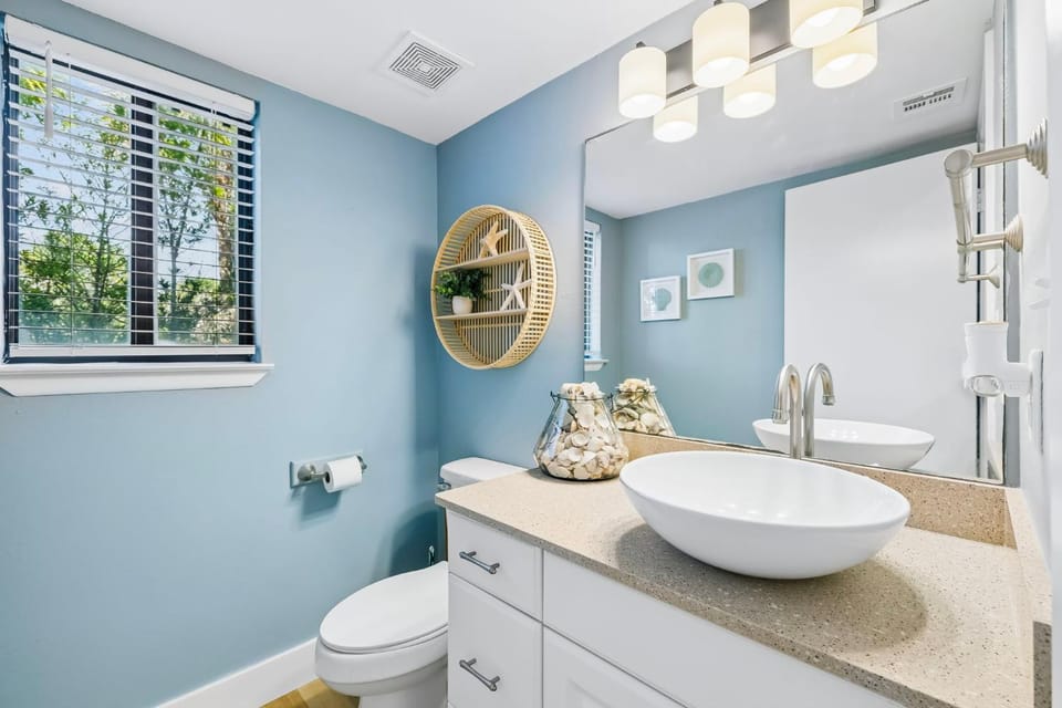 Toilet, Bathroom, towels