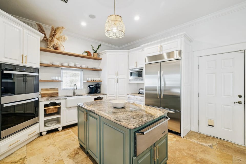 Kitchen or kitchenette, kitchen