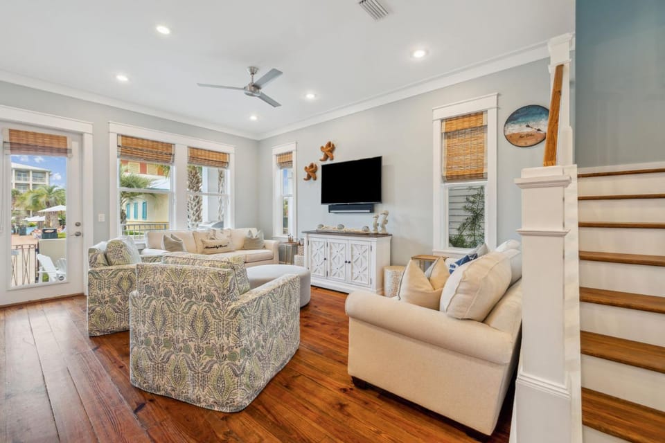 TV and multimedia, Living room, Family, pet friendly