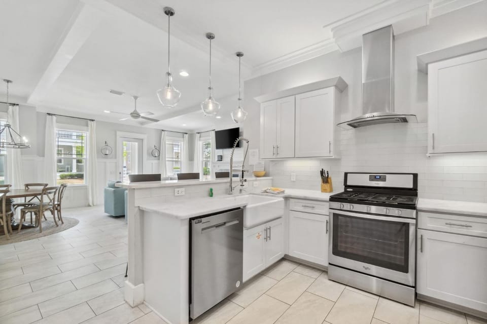 Kitchen or kitchenette, kitchen
