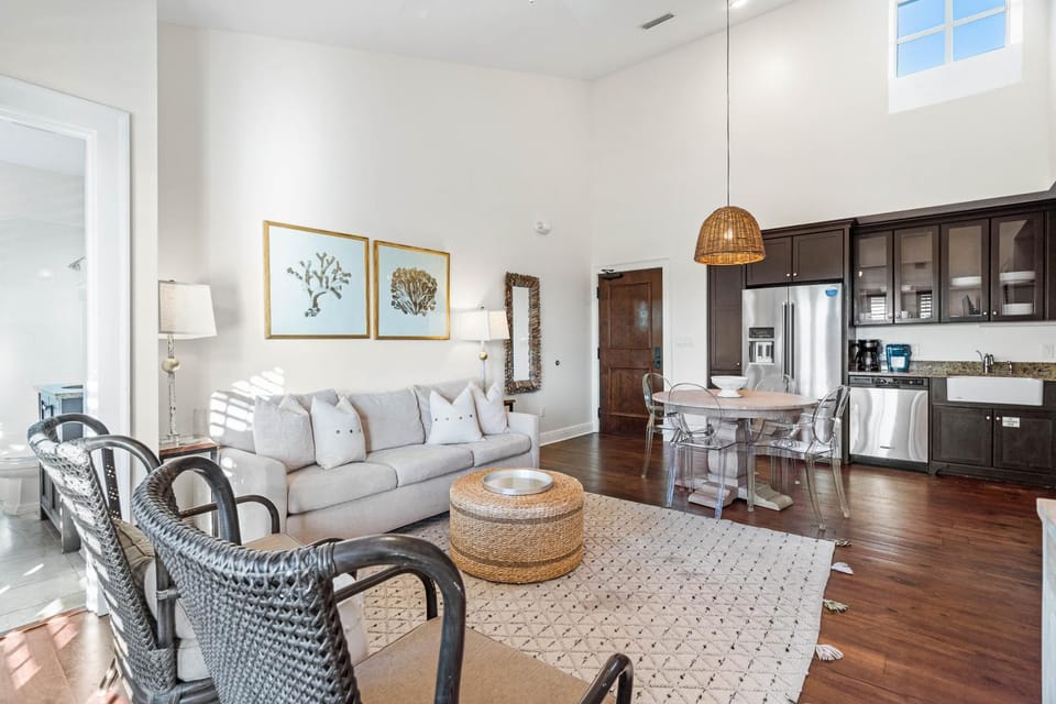 Kitchen or kitchenette, Living room, Dining area