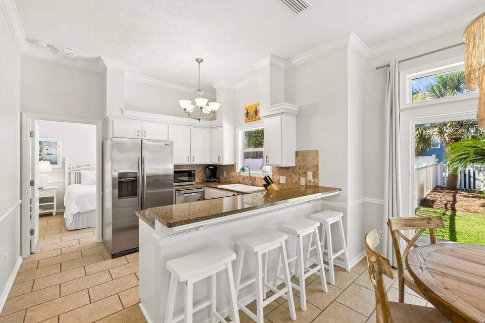 Seating area, kitchen