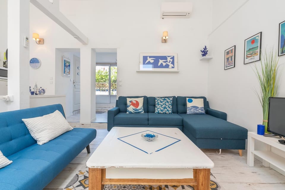 Property building, Living room
